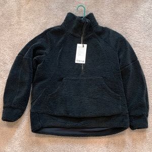 Women’s brand new Lululemon Scuba Oversized Fleece Funnel-Neck black M/L